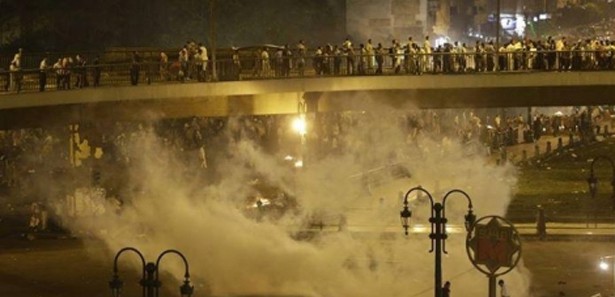 1000 kişilik Mursi yanlısının camide ölüm bekleyişi 