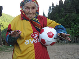 105'lik ninenin G.Saray aşkı bambaşka! 