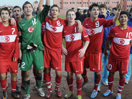 16'lıklar Yunanistan tek golle geçti 