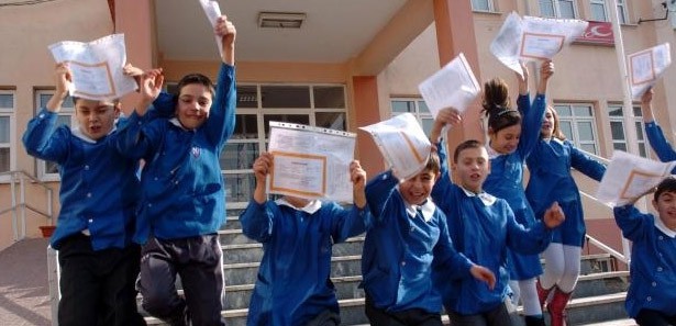 17 milyon öğrenci bugün karne alıyor