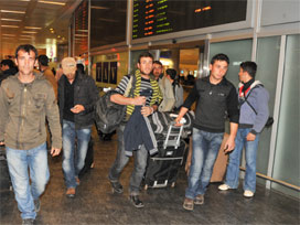 228 Türk vatandaşı Libya'da döndü 