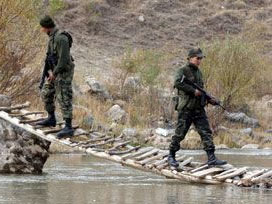 3 PKK'lı terörist teslim oldu 