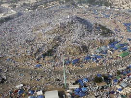 4 milyon hacı adayı, Arafat'a çıkmaya başladı 