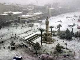 43 yıl sonra İzmir'e Mart'ta kar yağdı 