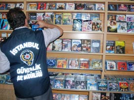 500 bin korsan CD ve DVD ele geçirildi 