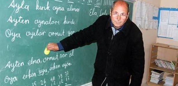 52 yıldır öğrencilerinden ayrılamadı 