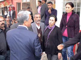 8 aylık hamile başkana adliye çıkışı saldırı
