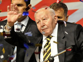 84 yaşındaki Erbakan Hoca genel başkan 