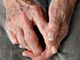 91 yaşındaki kadını acil servise terkettiler 