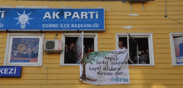AK Parti Edirne İl Başkanlığı işgal edildi 