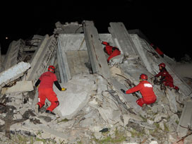 AKUT´tan gerçek gibi deprem tatbikatı 