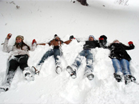 Abant ve Kartalkaya'da kar yağışı başladı 