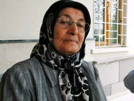 Abdullah Gül'ün annesine fedakarlık ödülü 