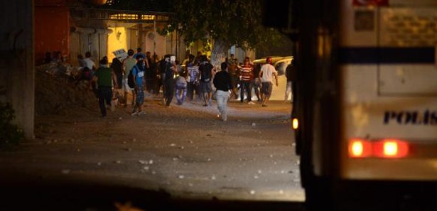 Adana'da eylemcilere polis müdahalesi 