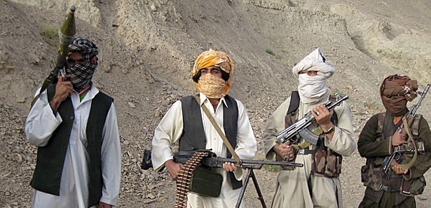 Afganistan'da saldırı: 100'e yakın ölü 