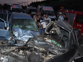 Ahlat'ta trafik kazası: 1 ölü, 5 yaralı