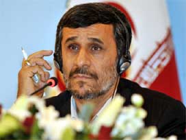 Ahmedinejad'ın toplantısında dizboyu aksilik 