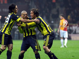 Alex deplasmanlarda afettmiyor! 