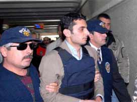 Alparslan Arslan ilk kez takım elbise giydi