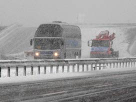Amasya'da kar ulaşımı olumsuz etkiliyor