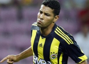 Andre Santos menajerle geliyor 