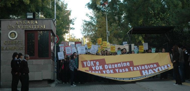 Ankara'da öğrenciler YÖK'ü protesto için yürüdü