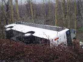 Ankara'da yolcu otobüsü yoldan çıktı: 5 yaralı 