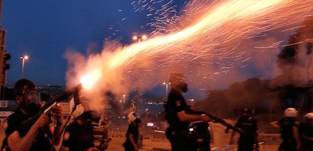 Ankara'daki eylemler gece de devam etti 