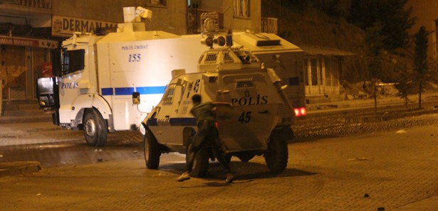 Antakya'da göstericilere polis müdahalesi 