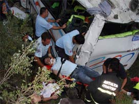 Antalya'da feci kaza 4 ölü, 24 yaralı 