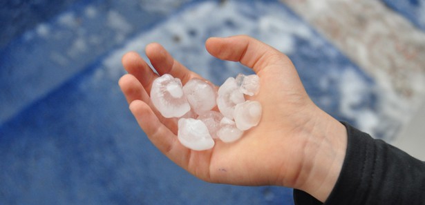 Antalya'da ilçelerinde dolu yağışı 