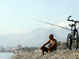 Antalya'da turistler denize girdi 