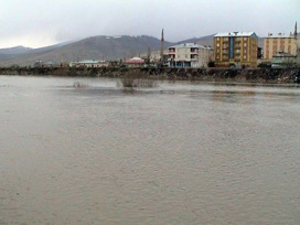 Ardahan´da Kura Nehri taştı