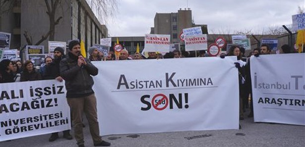 Asistanlardan YÖK önünde protesto