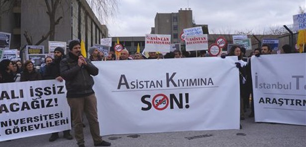 Asistanlardan YÖK önünde protesto 