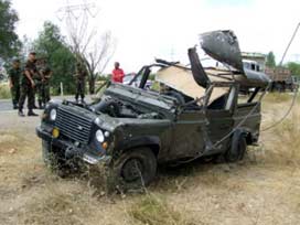 Askeri araç devrildi, 4 asker yaralandı 