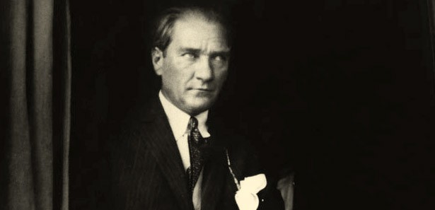 Atatürk için üretilen tabanca Londra'da satılacak 