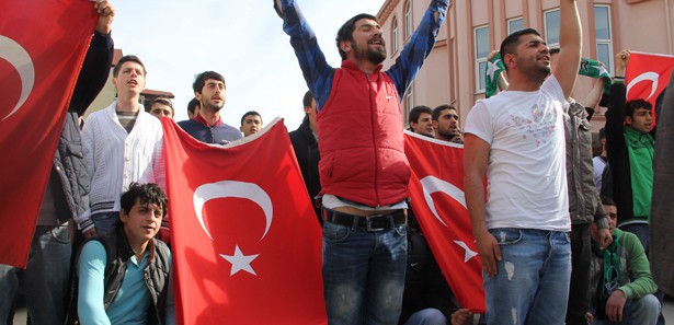 BDP'ye 'Türk Bayraklı' protesto 