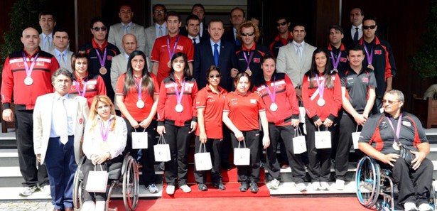 Başbakan Erdoğan, paralimpik sporcuları kabul etti 