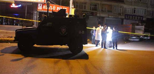Başbakan'ın geçiş güzargahındaki polislere ateş edildi 