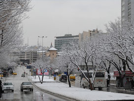 Başkentte karla mücadele sürüyor 