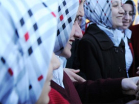 Başörtülü kız her hafta disiplinlik!