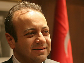Bağış'tan Metin Şentürk'e AB elçilik rozeti 