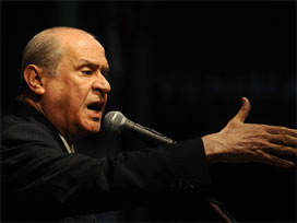 Bahçeli, Erzurum'da hükümete yüklendi