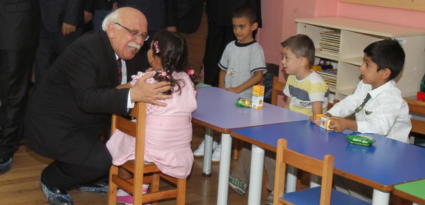 Bakan Avcı, miniklere öğretmenlik yaptı