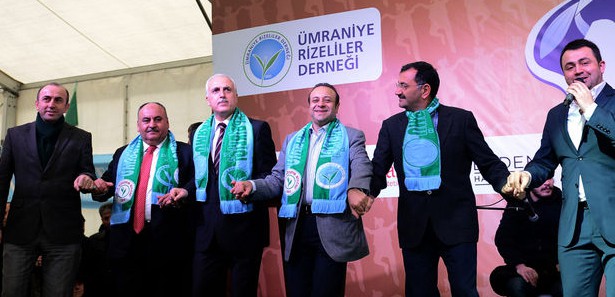 Bakan Bağış ve Vali Mutlu'dan horon şov