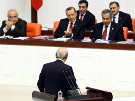 Bakanlar ve Erdoğan, Bahçeli'yi alkışladı 