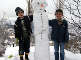 Bazı illerde eğitime kar yağışı engeli 