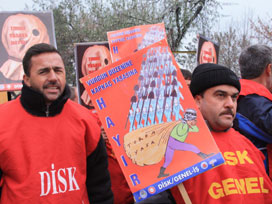 Belediye işçilerinden 'torbalı' protesto 