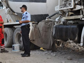 Beton mikserine sıkışan işçi hayatını kaybetti 